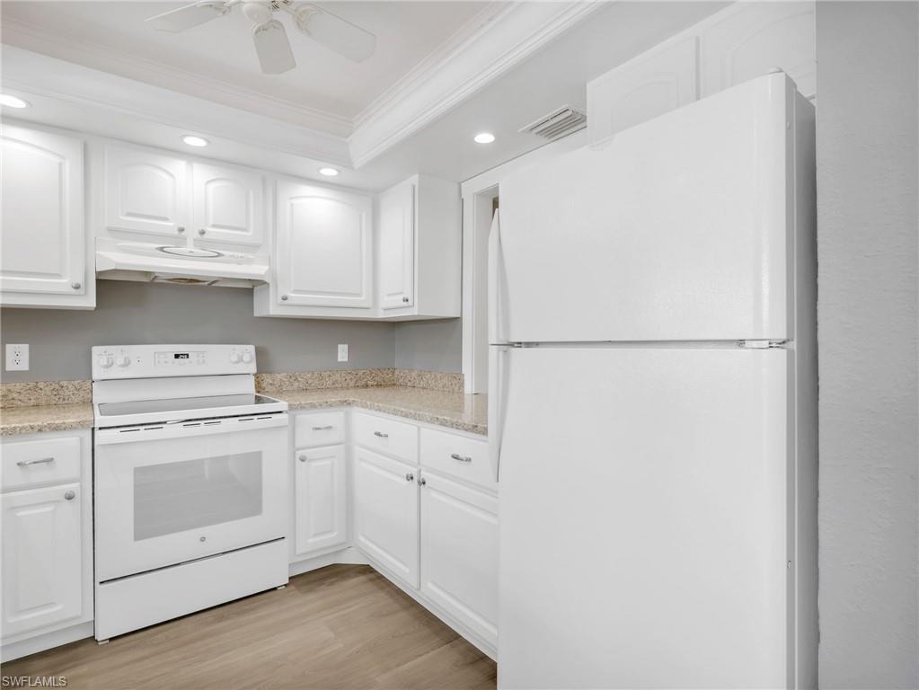 300 Valley Stream Drive, Unit 8A Naples, FL 34113 - Photo 19 of 29