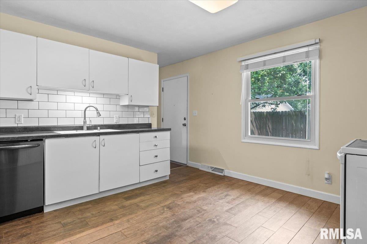 321 Parkview Drive Rochester, IL 62563 - Photo 8 of 23