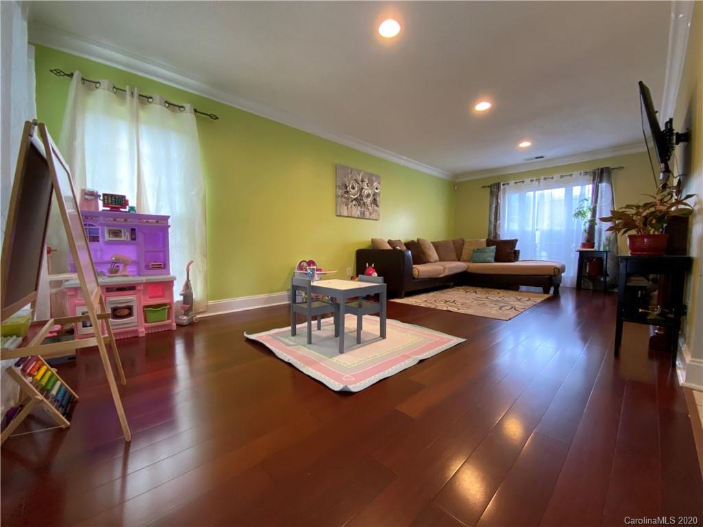 3517 Nevin Brook Road Charlotte, NC 28269 - Photo 9 of 18 Gallery Image 9