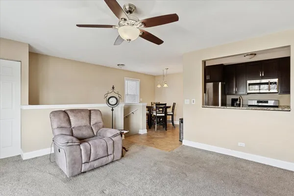 $195,000 | 227 Elkhorn Court, Unit D, Bolingbrook, IL 60440