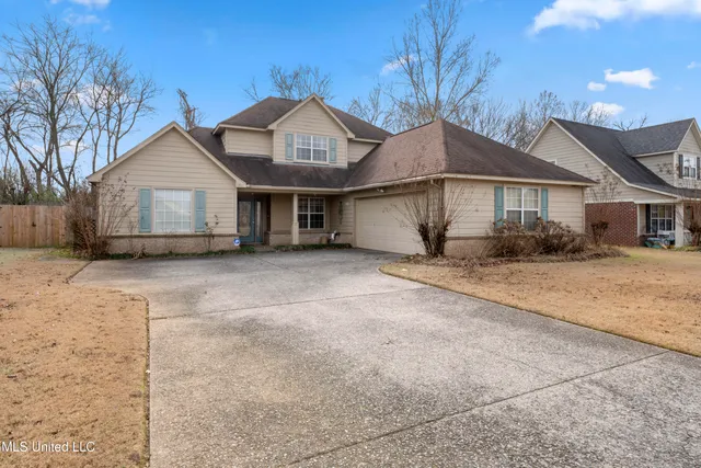 $299,998 | 9861 Alexanders Ridge Drive, Olive Branch, MS 38654