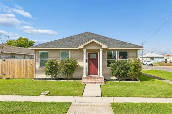 $245,000 | 700 Estalote Avenue, Harvey, LA 70058
