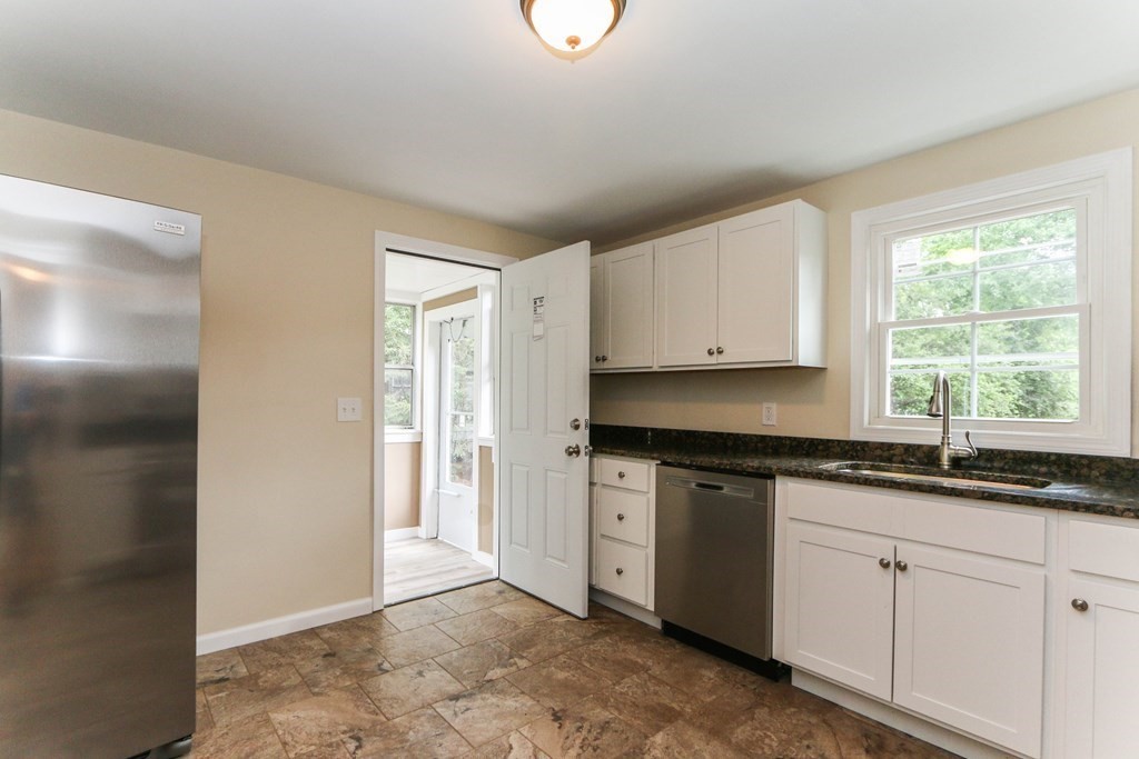 47 Felicia Street Springfield, MA 01104 - Photo 11 of 39 Gallery Image 11