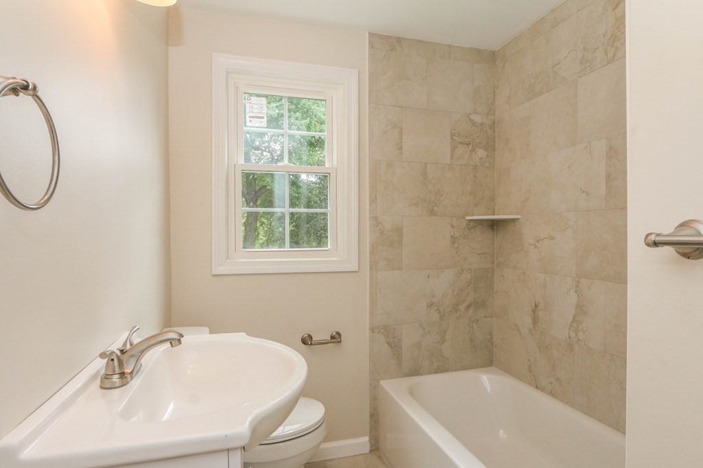 47 Felicia Street Springfield, MA 01104 - Photo 16 of 39 Gallery Image 16
