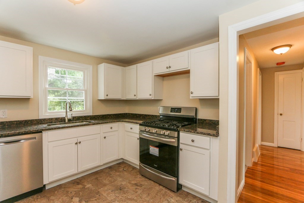 47 Felicia Street Springfield, MA 01104 - Photo 8 of 39 Gallery Image 8