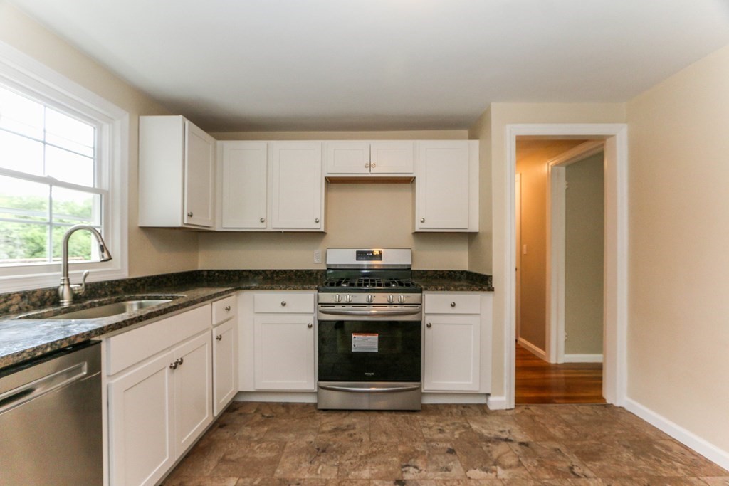 47 Felicia Street Springfield, MA 01104 - Photo 9 of 39 Gallery Image 9