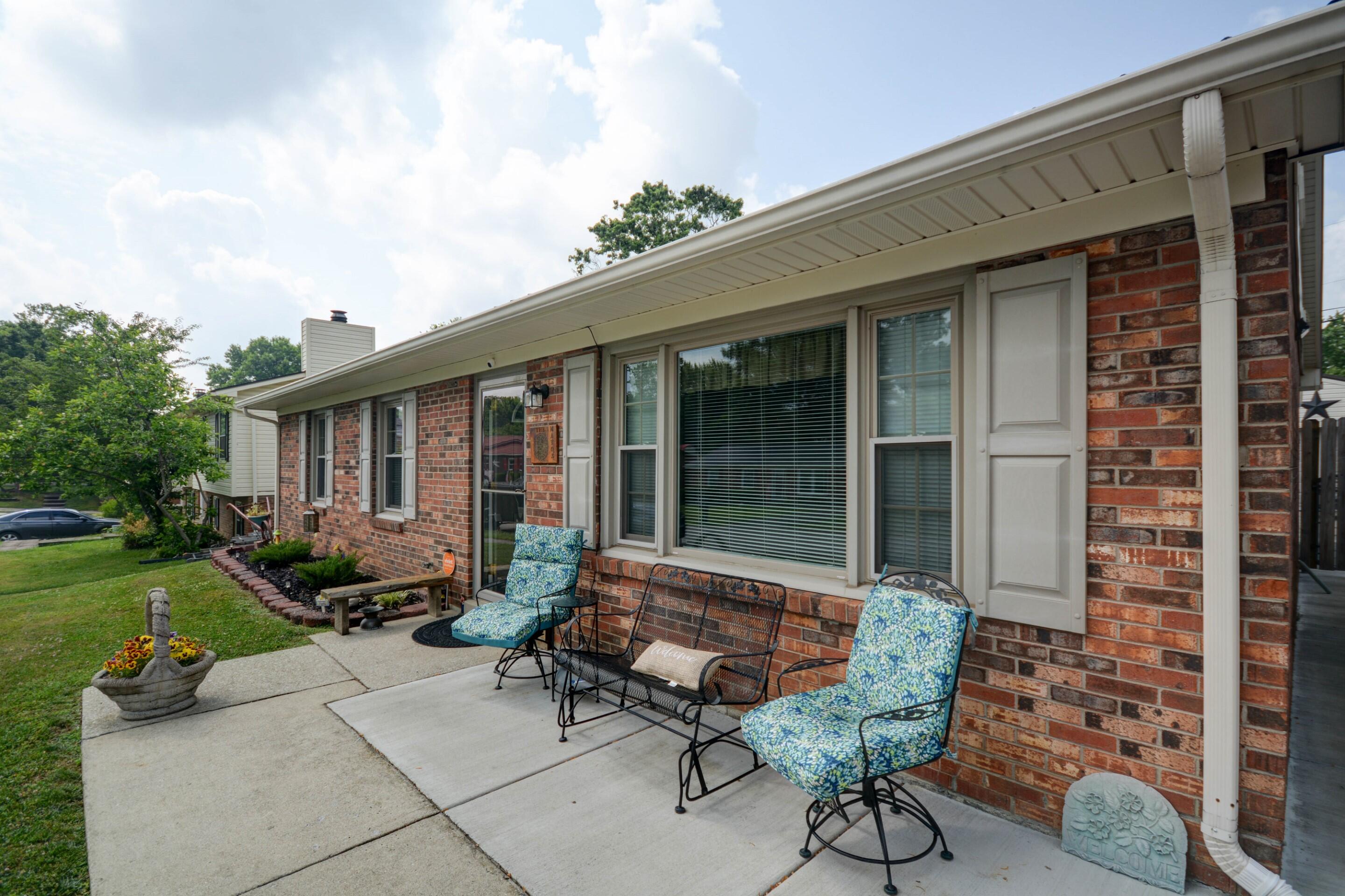 230 Holiday Road Winchester, KY 40391 - Photo 2 of 29 DSC_8122_3_4 (Custom)