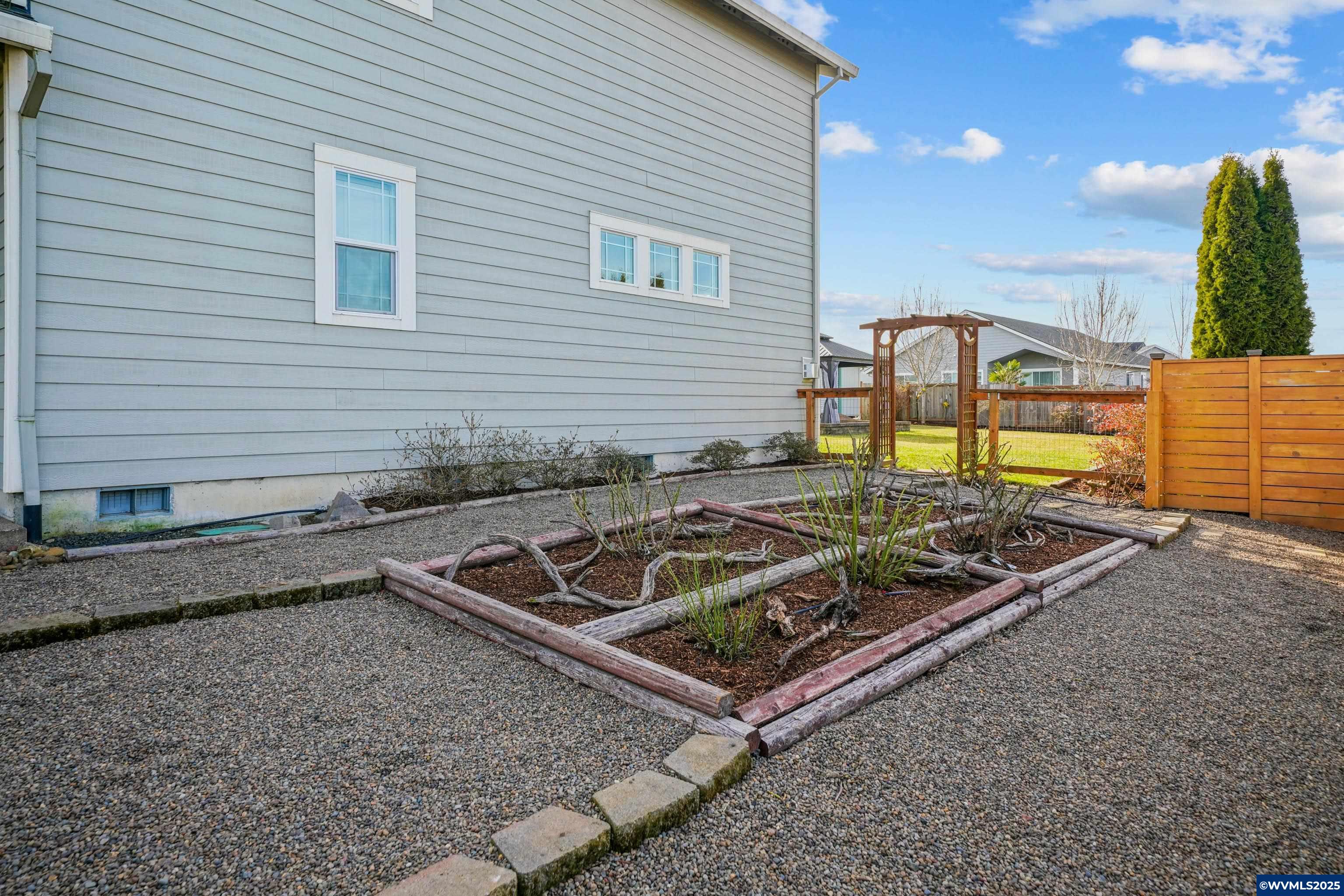 6082 Northeast Tuscan Loop Albany, OR 97321 - Photo 39 of 43 Gallery Image 39