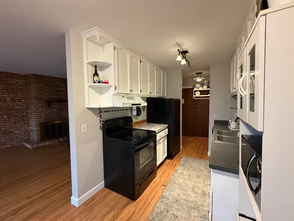 $239,000 | 5500 Hillcrest Lane, Unit 3A, Lisle, IL 60532