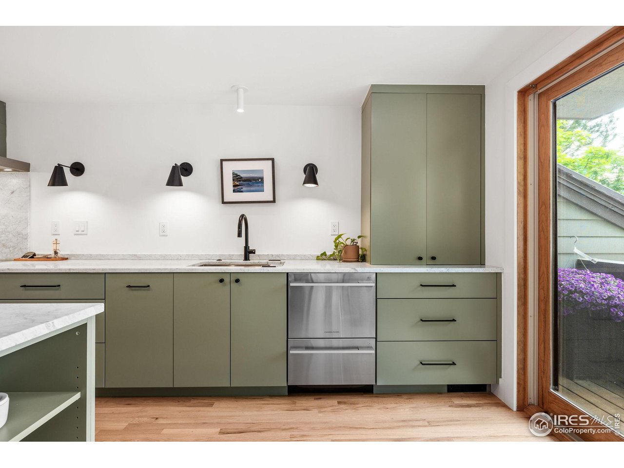 3675 Roundtree Court Boulder, CO 80304 - Photo 10 of 40 Lovely kitchen layout with plenty of storage.