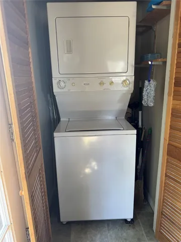 a close up view of a washer and dryer