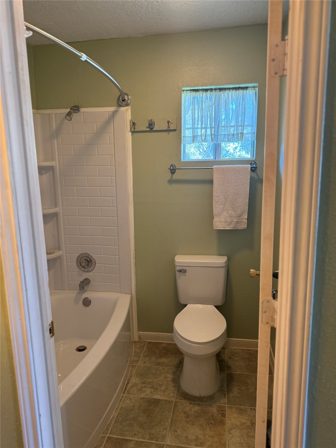 3934 Fernwood Drive, Unit A Houston, TX 77021 - Photo 7 of 10 a bathroom with a toilet and a shower