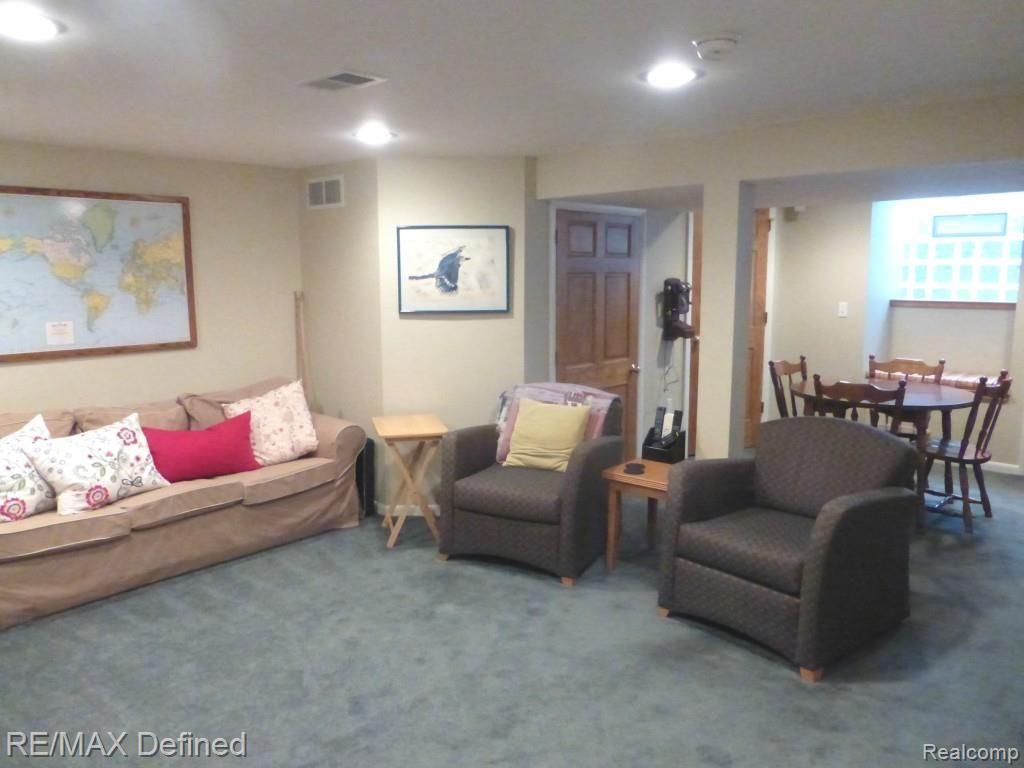 3543 Beach Road Troy, MI 48084 - Photo 22 of 31 2014-05-14 02.23