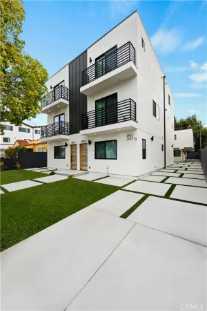 a house view with a outdoor space