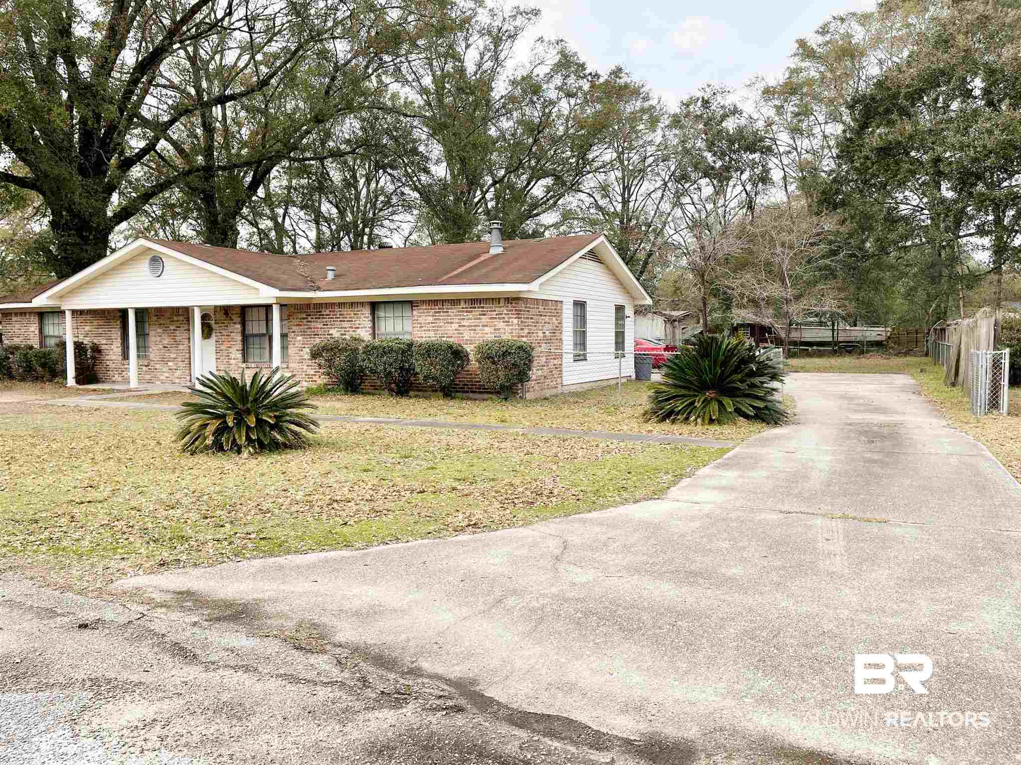 405 North Clark Circle Satsuma, AL 36572 - Photo 3 of 12