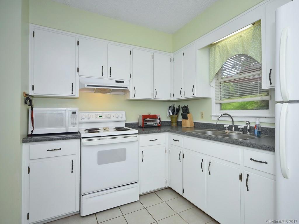 29 Walker Street Clyde, NC 28721 - Photo 5 of 12 Gallery Image 5