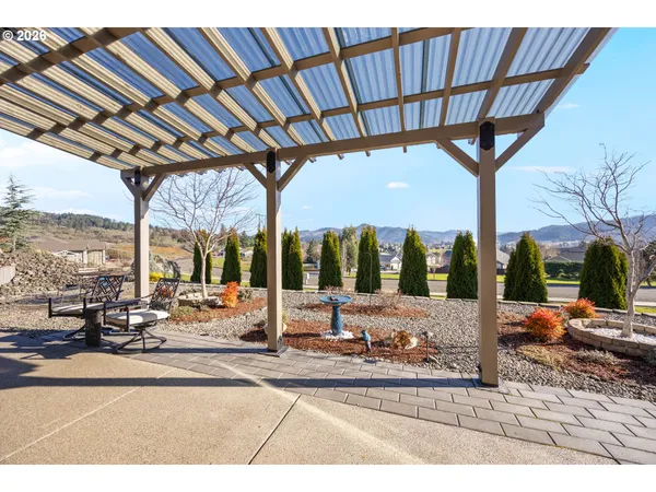 $529,000 | 832 Sand Pines Avenue, Sutherlin, OR 97479