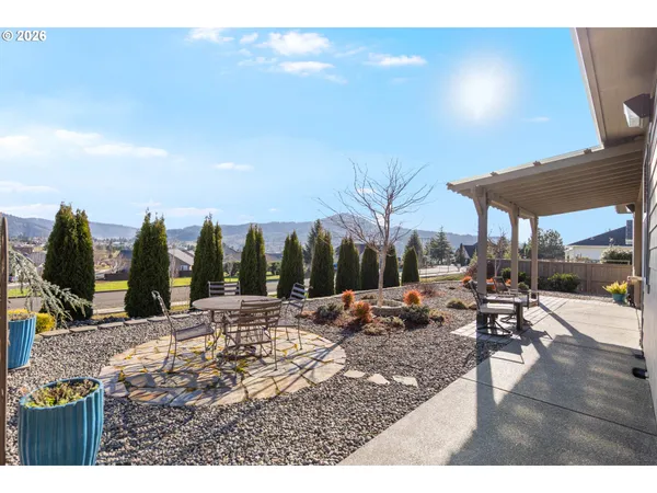 $529,000 | 832 Sand Pines Avenue, Sutherlin, OR 97479