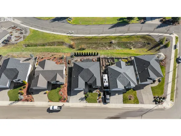 $529,000 | 832 Sand Pines Avenue, Sutherlin, OR 97479