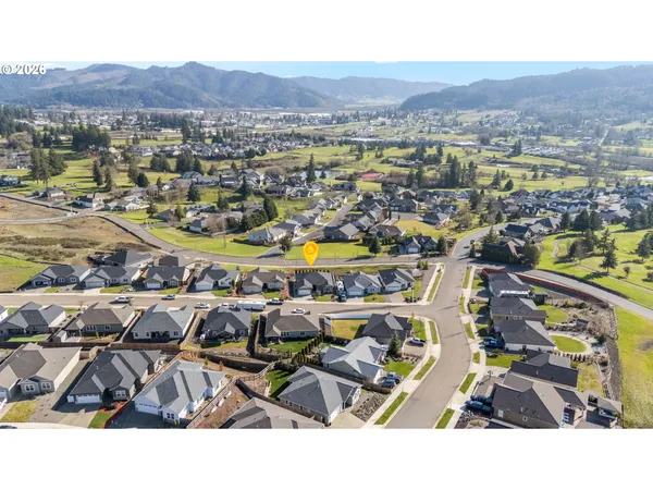 $529,000 | 832 Sand Pines Avenue, Sutherlin, OR 97479