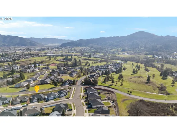 $529,000 | 832 Sand Pines Avenue, Sutherlin, OR 97479