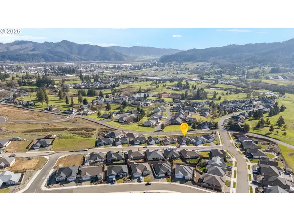 $529,000 | 832 Sand Pines Avenue, Sutherlin, OR 97479