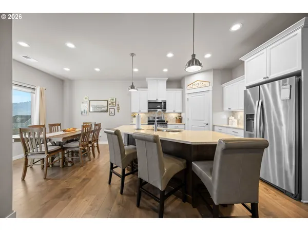 $529,000 | 832 Sand Pines Avenue, Sutherlin, OR 97479