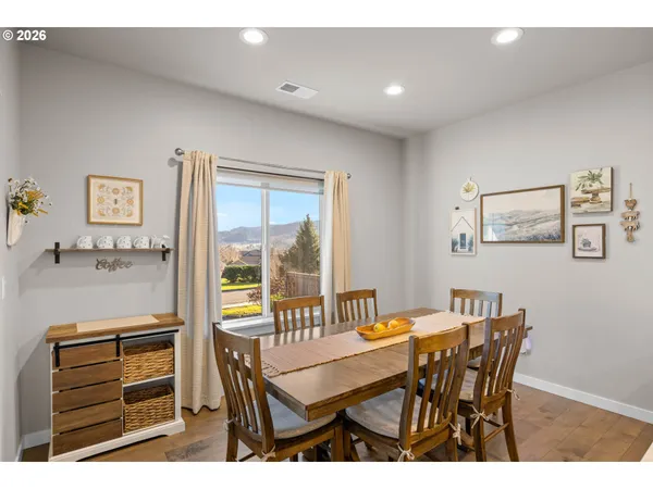 $529,000 | 832 Sand Pines Avenue, Sutherlin, OR 97479