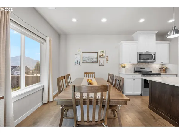 $529,000 | 832 Sand Pines Avenue, Sutherlin, OR 97479