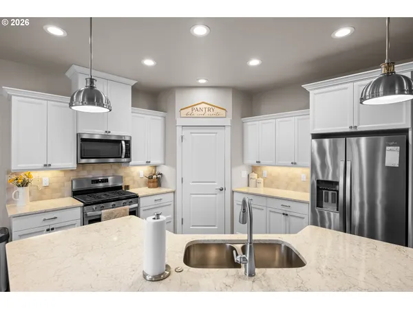 $539,000 | 832 Sand Pines Avenue, Sutherlin, OR 97479