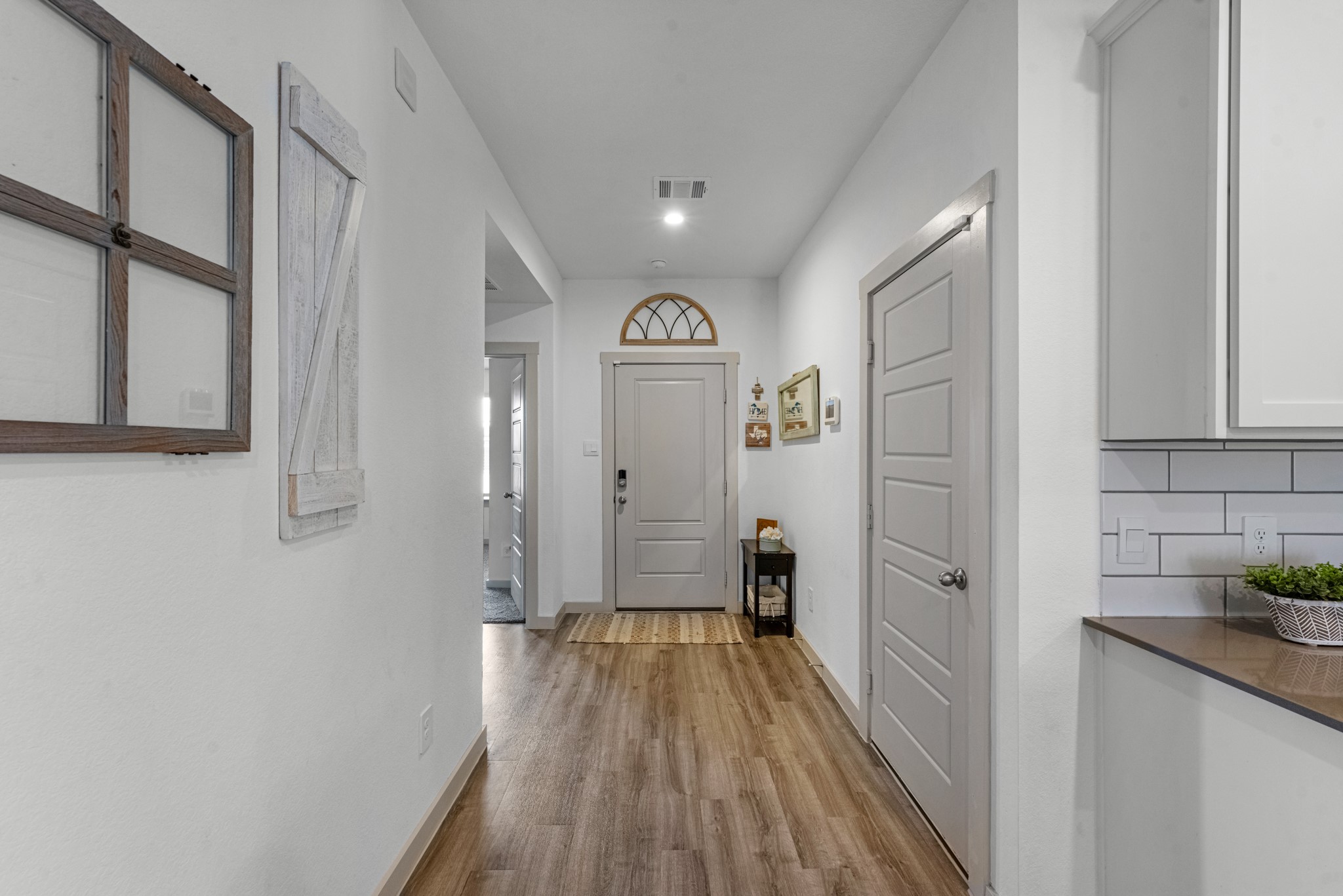 923 Kinder Sky Lane Rosharon, TX 77583 - Photo 8 of 37 Entryway