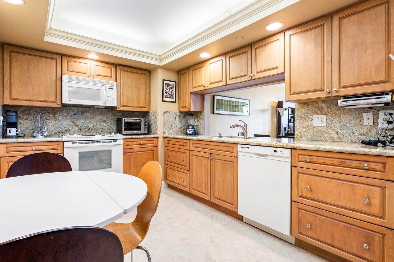 4740 South Ocean Boulevard, Unit 1515 Boca Raton, FL 33487 - Photo 10 of 56 Kitchen