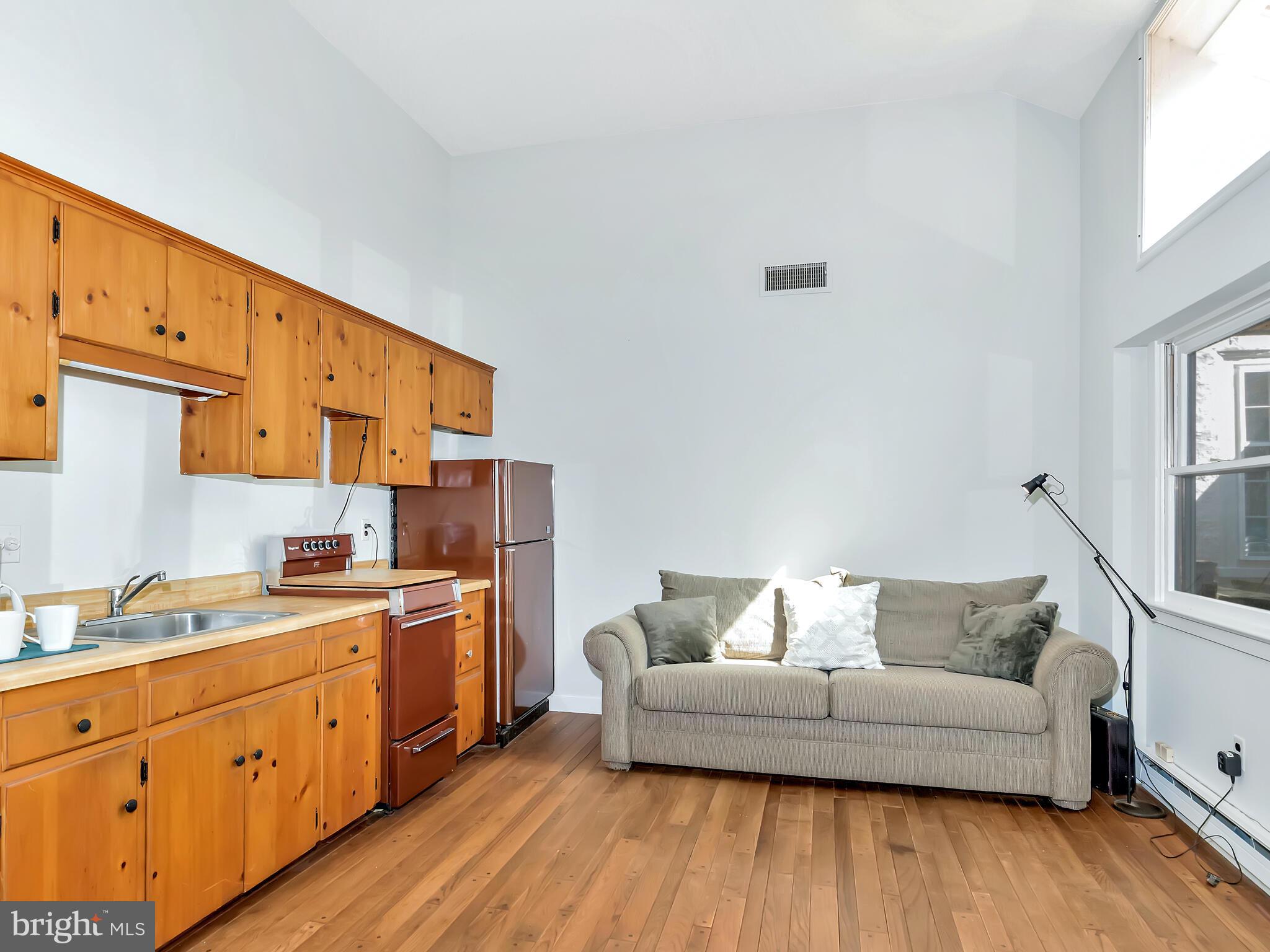 126 Bancroft Road Kennett Square, PA 19348 - Photo 39 of 43 Separate in law suite / home office kitchenette