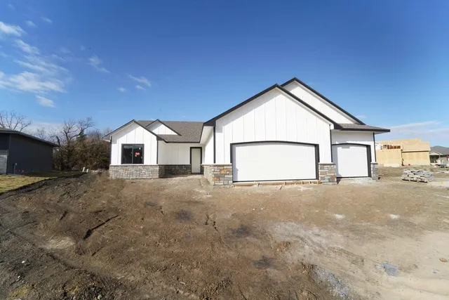 $334,900 | 12021 East Bonita Circle, Wichita, KS 67207