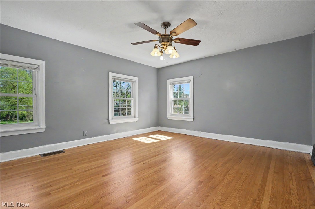 944 Canfield Road Youngstown, OH 44511 - Photo 12 of 20 Gallery Image 12