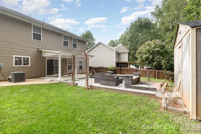 a picture of a wall with white walls