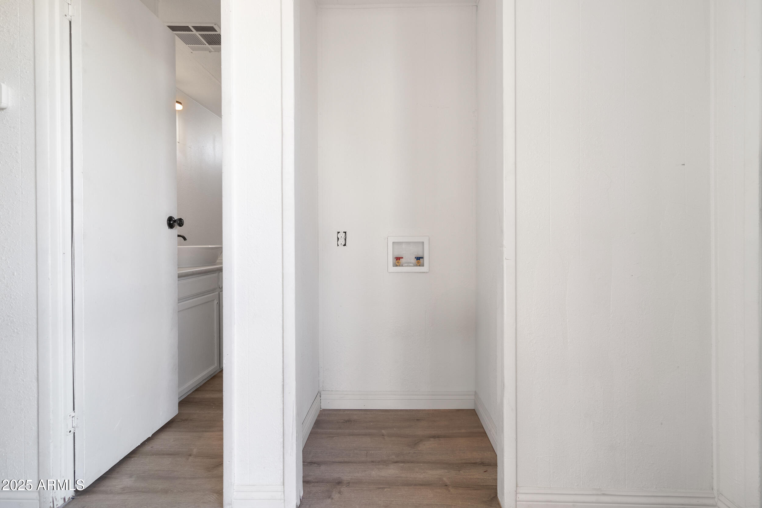 400 West Baseline Road, Unit 100 Tempe, AZ 85283 - Photo 23 of 46 a view of a hallway