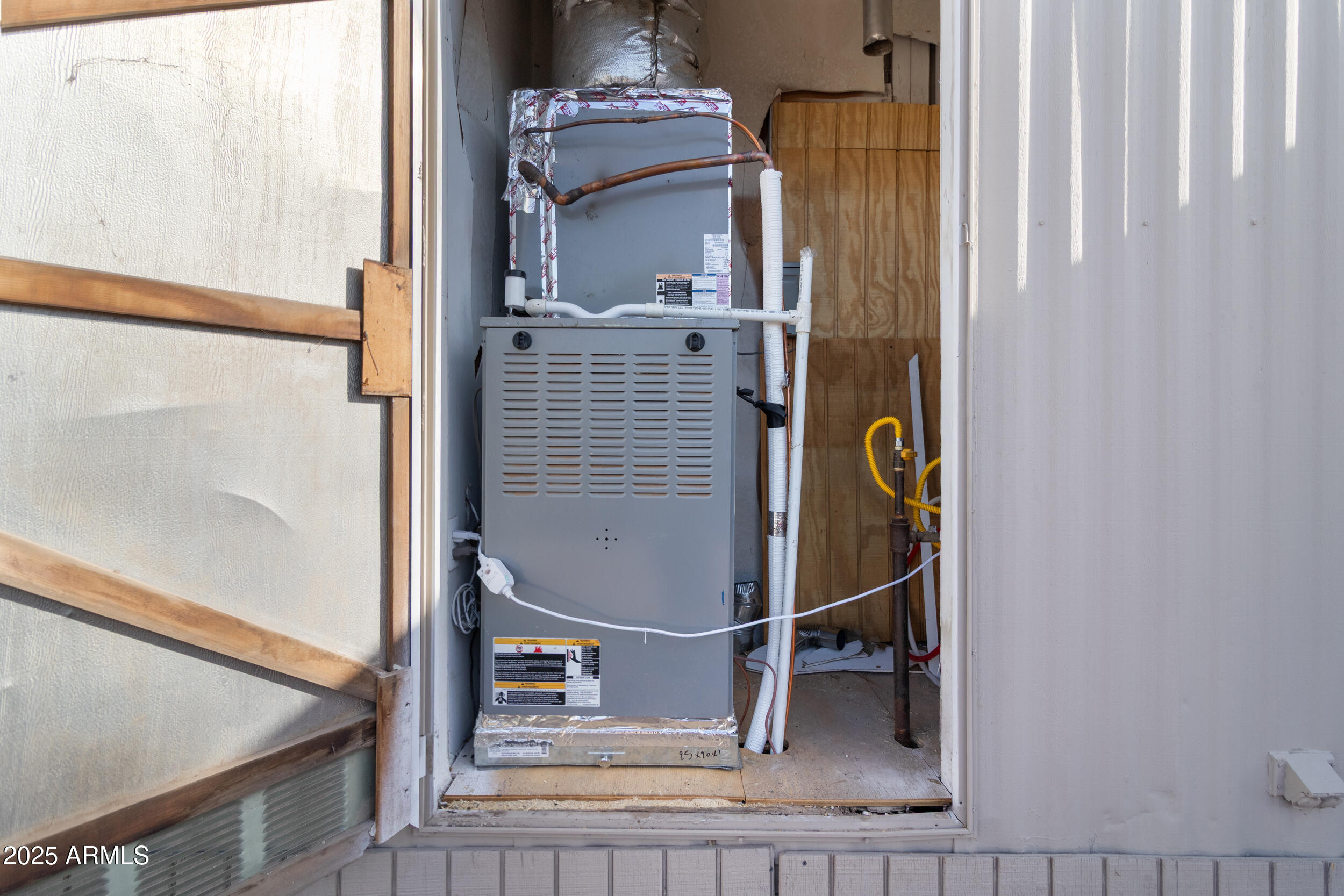 400 West Baseline Road, Unit 100 Tempe, AZ 85283 - Photo 32 of 46 a view of staircase and living room