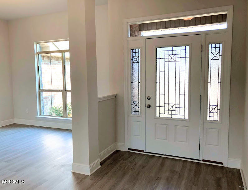 6218 Roxanne Way Biloxi, MS 39532 - Photo 15 of 32 foyer