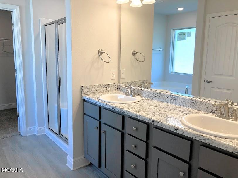 6218 Roxanne Way Biloxi, MS 39532 - Photo 21 of 32 master bath