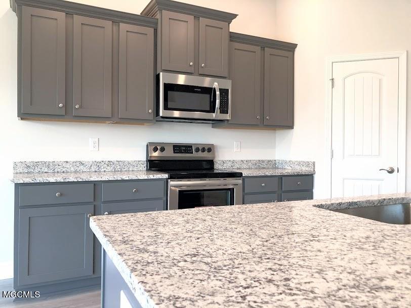 6218 Roxanne Way Biloxi, MS 39532 - Photo 3 of 32 granite countertops 2
