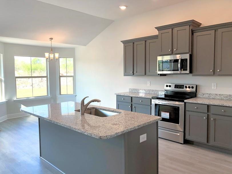 6218 Roxanne Way Biloxi, MS 39532 - Photo 4 of 32 2320 kitchen
