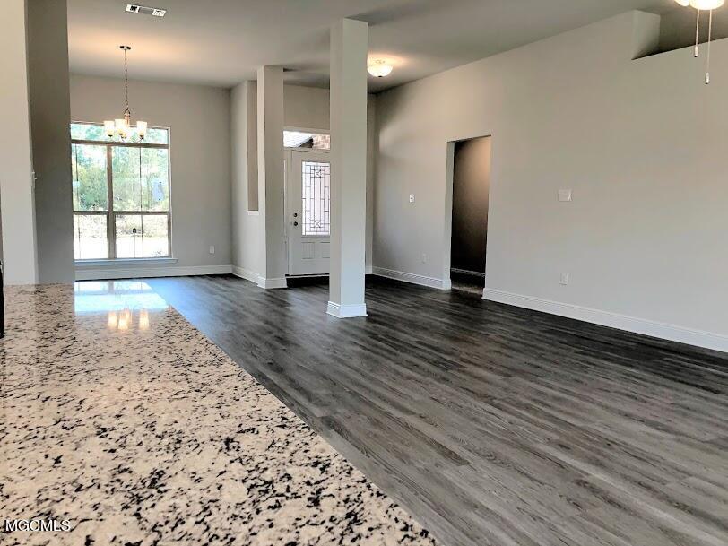 6218 Roxanne Way Biloxi, MS 39532 - Photo 5 of 32 Great room
