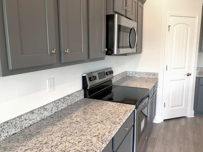 6218 Roxanne Way Biloxi, MS 39532 - Photo 7 of 32 Granite counter tops and grey cabinets