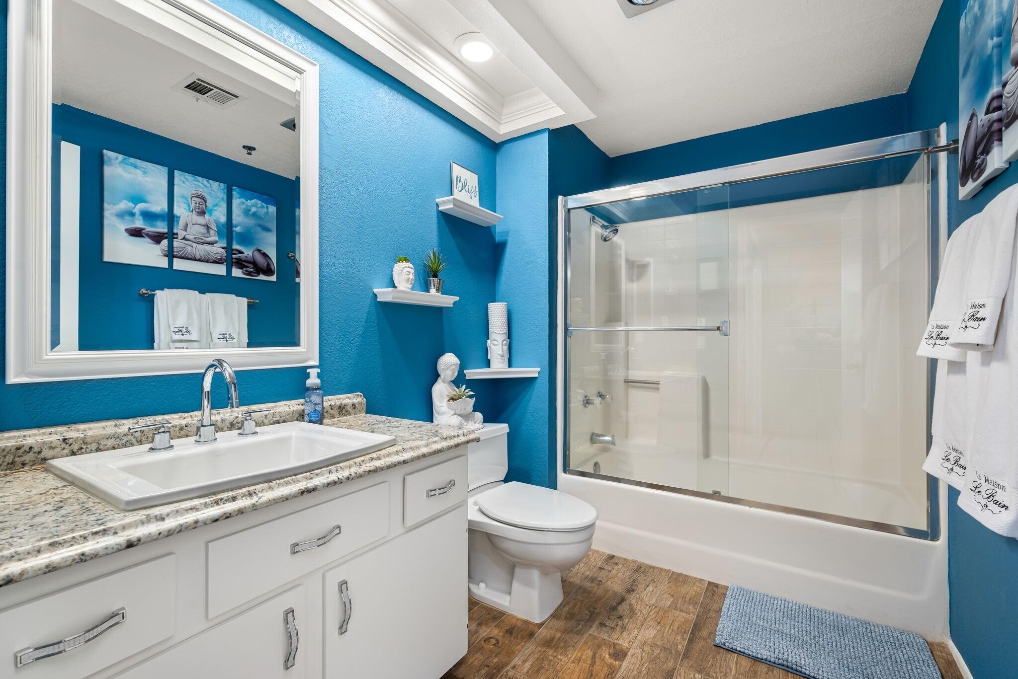 2700 Lawrence Crossley Road, Unit 22 Palm Springs, CA 92264 - Photo 23 of 41 Bathroom 1