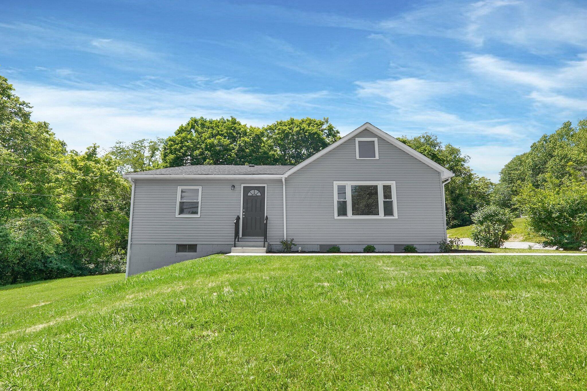 275 Sells Road Lancaster, OH 43130 - Photo 2 of 28 2-web-or-mls-275-sells-rd