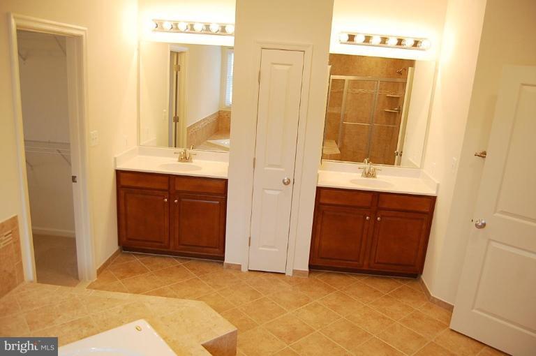 41553 Radlett Lane Aldie, VA 20105 - Photo 20 of 21 Master Bath #2