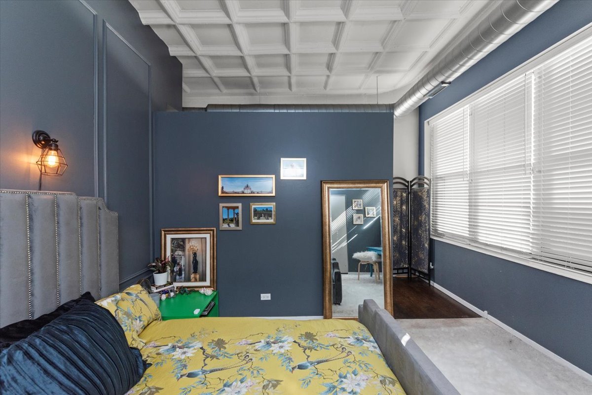 1307 South Wabash Avenue, Unit 605 Chicago, IL 60605 - Photo 8 of 11 a bed room with a bed and a television