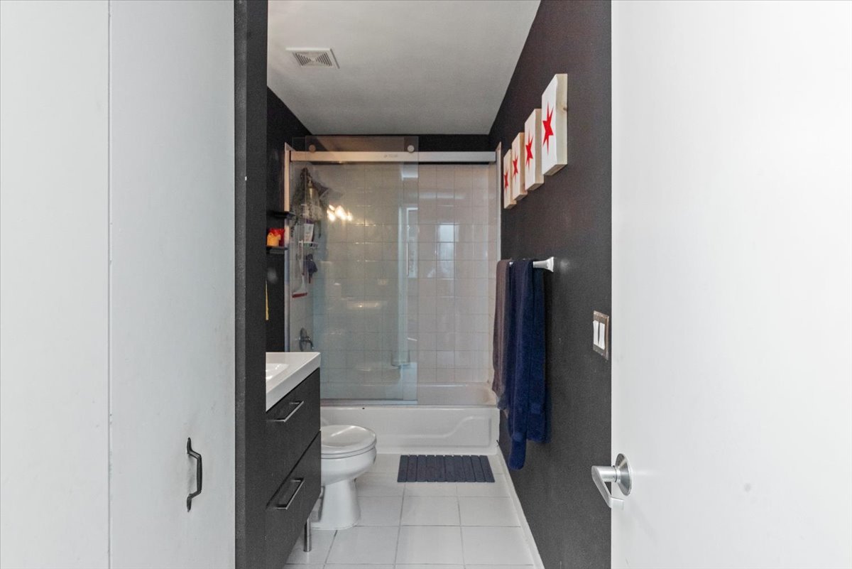 1307 South Wabash Avenue, Unit 605 Chicago, IL 60605 - Photo 10 of 11 a view of elevator