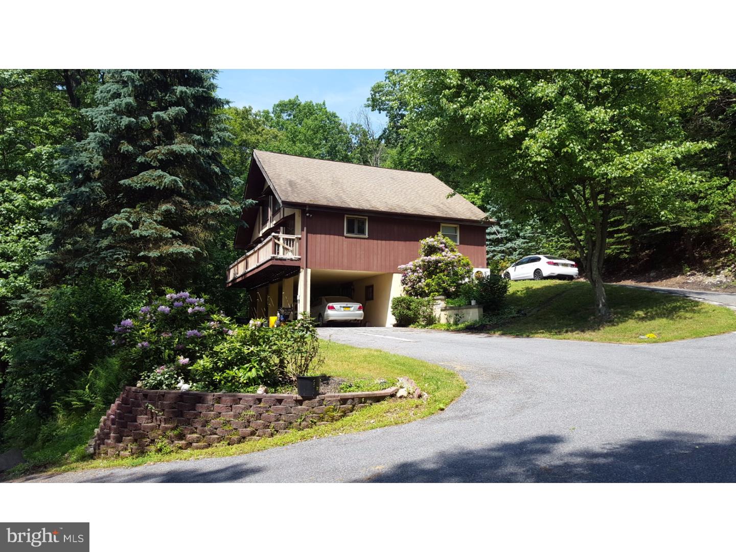 25 Kutz Road Temple, PA 19560 - Photo 2 of 22 Driveway